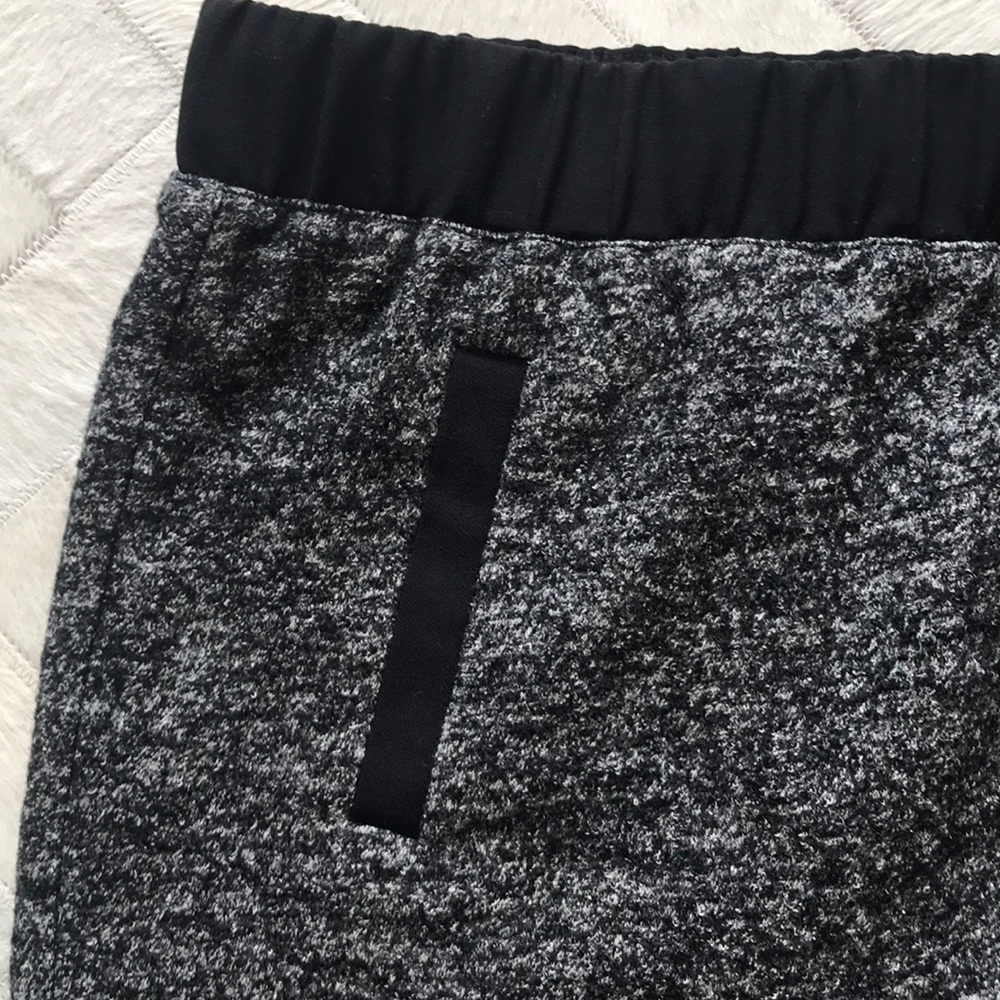LOFT MINI SKIRT - Picture 2 of 6
